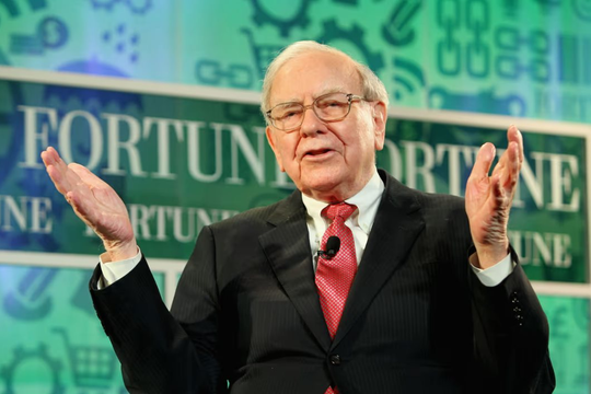 Mọi ánh mặt đổ dồn vào thư gửi cổ đông của Warren Buffett: Ngoài núi tiền mặt hơn 300 tỷ USD còn 3 điều không thể bỏ lỡ