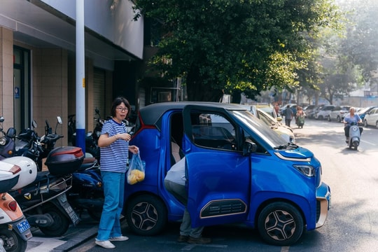 Từng bị coi là "đồ chơi 4 bánh", xe điện mini giờ bán cháy hàng: Cứu tinh của cả một thành phố Trung Quốc