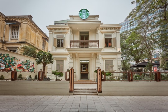 Chưa mở lại cửa hàng Reverse tại TP.HCM, nhưng Starbucks vừa tiếp tục khai trương mô hình đặc biệt ở Hà Nội