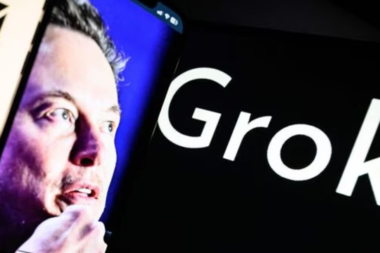 Hỏi chatbot AI của Elon Musk đầu tư hay tiết kiệm được nhiều tiền hơn, chưa đầy 10 giây đáp án xuất hiện khiến người dùng ‘sởn gai ốc’, lập luận chi tiết hơn ChatGPT