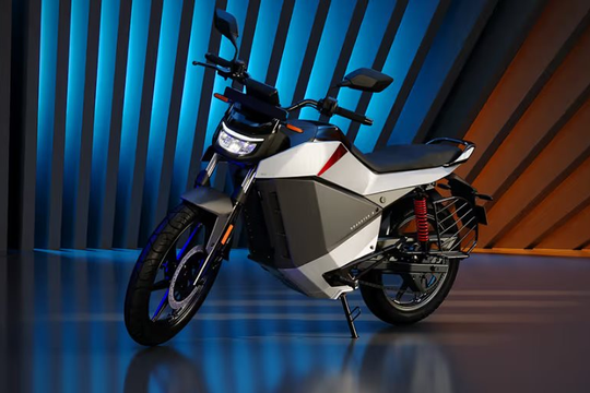 "Sát thủ" xe xăng chạy 579km/sạc, bản thấp giá rẻ khó tin, chỉ ngang Honda Wave ở Việt Nam

