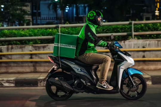 Công ty mẹ Gojek lỗ hơn 300 triệu USD, cắt giảm nhiều ưu đãi cho tài xế, khách hàng