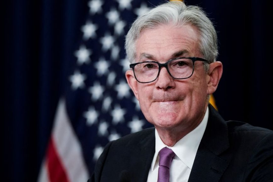 Chủ tịch Jerome Powell dùng 1 từ đáng lo ngại trong bài phát biểu, hàng loạt chuyên gia đứng ngồi không yên: ‘Fed có đi vào vết xe đổ?’