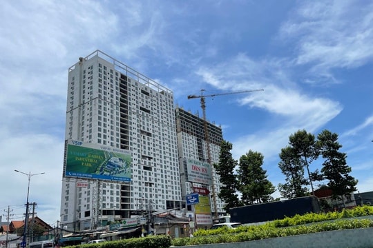 Sau nhiều năm “đắp chiếu”, dự án Roxana Plaza (Bình Dương) đã chính thức thi công trở lại