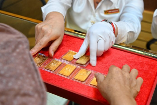 Giá vàng trong nước bật tăng, SJC tiến sát 119 triệu đồng/lượng