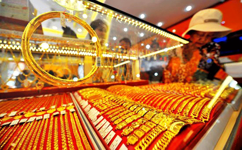 Giá vàng trong nước chạm mốc 120 triệu đồng/lượng giữa thời điểm vàng thế giới lao dốc