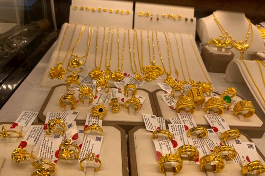 Trưa ngày 14/11, giá vàng trong nước quay đầu giảm, vàng nhẫn mất 1 triệu đồng/lượng