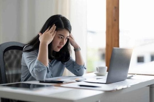 Số lượng công việc không cần kinh nghiệm giảm, 50% Gen Z coi đại học là ‘lãng phí tiền bạc’, lo ngại về tương lai