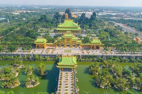 Đoàn khách đặc biệt tới thăm khu du lịch Đại Nam, bất ngờ nhận được cuộc gọi của ông Huỳnh Uy Dũng