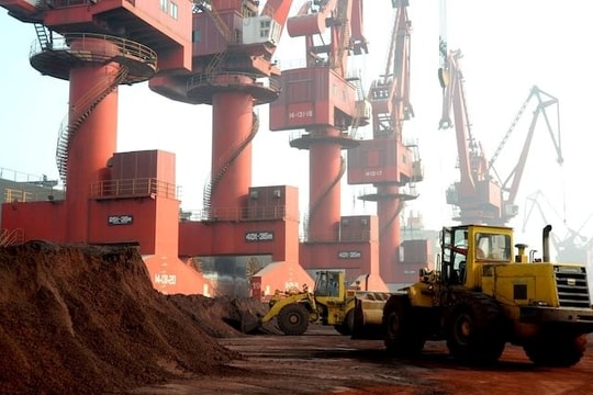 Trung Quốc siết xuất khẩu loạt ‘hàng hiếm’ sang Mỹ, EU tận dụng thời cơ quay lưng với hàng Nga, gom mua ồ ạt từ Bắc Kinh 