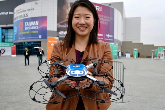Vì sao những người nhặt drone bị rơi mang về nhà lại không thể sử dụng được?