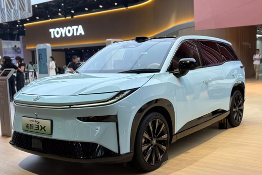 Xe điện giá như ‘hàng chợ’: Toyota mở bán chiếc SUV có cửa sổ trời giá 389 triệu đồng, chỉ một nơi duy nhất trên thế giới có thể mua được