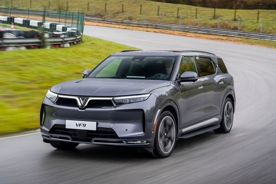 Một công ty cao su Việt Nam hé lộ kế hoạch làm lốp xe điện cho VinFast