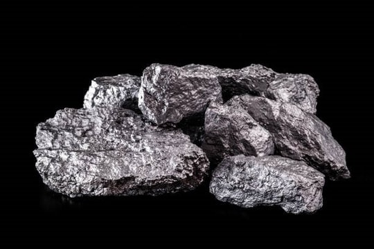 Ngành công nghiệp năng lượng mặt trời tiếp tục tăng trưởng, kim loại này bất ngờ được hưởng lợi