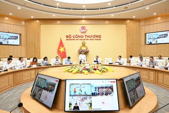 Trưởng Đoàn đàm phán Chính phủ, Bộ trưởng Công thương Nguyễn Hồng Diên họp với các tập đoàn THACO, Viettel, Vietjet... về kế hoạch mua hàng từ Hoa Kỳ