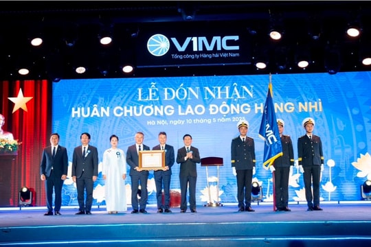 "Ông lớn" ngành cảng và vận tải biển Việt Nam đón nhận Huân chương Lao động Hạng Nhì