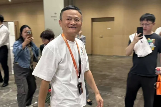 Jack Ma bất ngờ tái xuất 