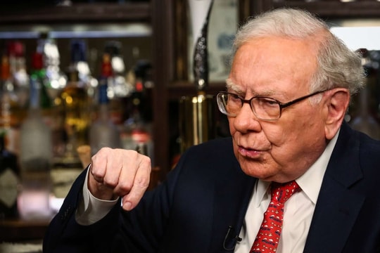 Warren Buffett tiết lộ lý do từ chức ở tuổi 94, khẳng định người kế nhiệm sẽ biết làm gì với 347 tỷ USD tiền mặt