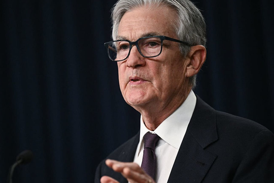 Chủ tịch Fed Jerome Powell lên tiếng: Lãi suất sẽ còn cao trong thời gian dài, cảnh báo một ‘cú sốc’ thách thức nền kinh tế và NHTW