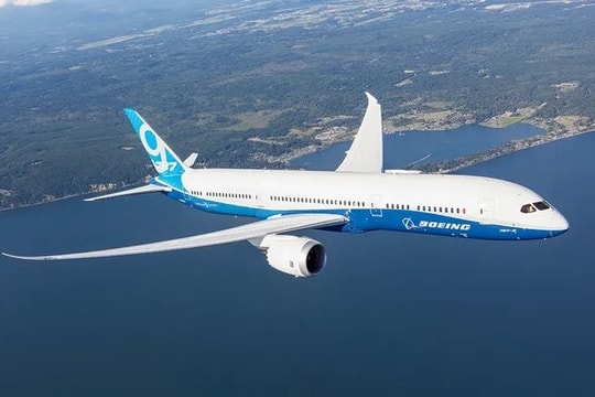 Tổng thống Trump thúc đẩy thỏa thuận lịch sử: 200 "chim sắt" huyền thoại của Boeing cất cánh