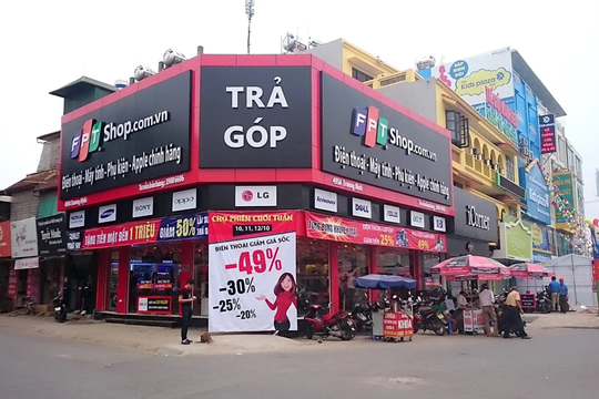FPT Shop bắt tay Vietcombank biến hơn 600 cửa hàng trở thành "cây ATM" rút, chuyển tiền