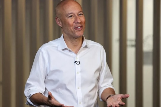 Dành hơn 1 thập làm việc dưới chướng Bill Gates và Jeff Bezos, người đàn ông sau này trở thành CEO của hãng gọi xe nổi tiếng
