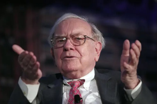 Nhân dịp Warren Buffett âm thầm xuống tiền mua cổ phiếu bí mật, giới đầu tư lập tức điểm danh những cái tên gây bất ngờ nhất vài năm qua