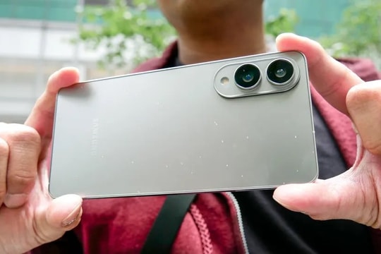 Cây bút công nghệ: "24h dùng thử mẫu điện thoại đắt ngang S25 Ultra của Samsung, tôi nhận ra có vấn đề"