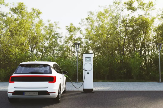 52 tỷ lít xăng dầu, 61 triệu tấn CO₂: Viện nghiên cứu Ấn Độ công bố dự báo “khủng” nếu 44 thành phố chuyển đổi hẳn sang xe điện