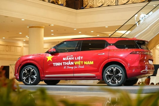 Ông Phạm Nhật Vượng phát động chiến dịch ‘mãnh liệt tinh thần Việt Nam’ lần 3: ưu đãi 4% toàn bộ dòng xe VinFast, muốn ‘tất cả người dân Việt Nam đều là khách hàng thân thiết’