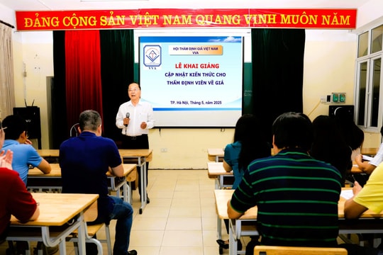 Khai giảng lớp cập nhật kiến thức về nghiệp vụ thẩm định giá CN2025.08