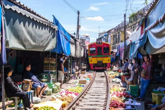 Kinh tế Thái Lan đối mặt khó chồng khó, Việt Nam đón cơ hội
