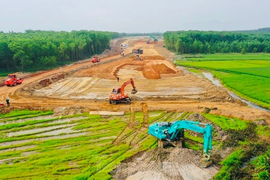 Tiến độ giải ngân, giải quyết phóng mặt bằng chậm, Bộ Xây dựng nhắc nhở 11 địa phương và Ban Quản lý dự án Hàng hải và đường thủy