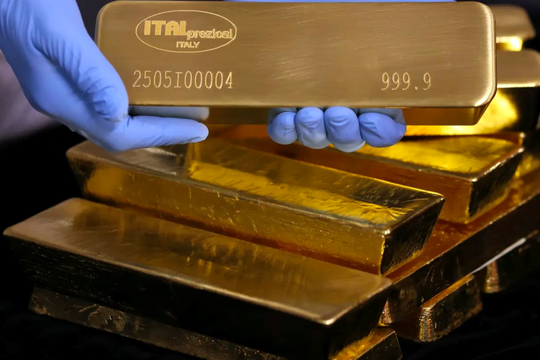 Giới siêu giàu ồ ạt gom vàng, mang đến 'cất' ở một quốc gia Đông Nam Á