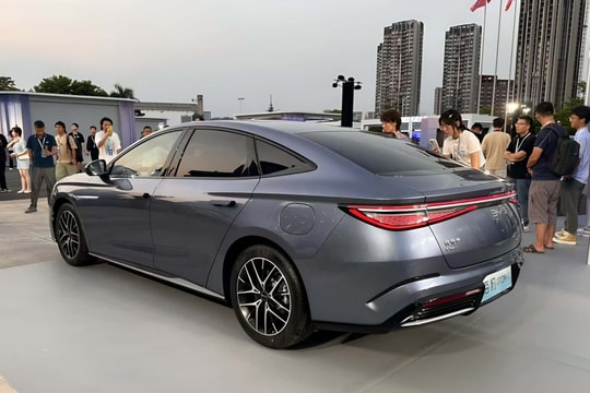 Cạnh tranh tàn khốc: Đột nhiên hạ giá 34%, mẫu xe 'ăn' 3,4L/100km, đi 2000km không cần tiếp thêm xăng