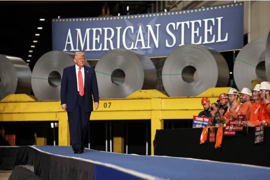 Nóng: Ông Trump tuyên bố tăng gấp đôi thuế thép lên 50%, gia tăng áp lực với ngành sản xuất toàn cầu