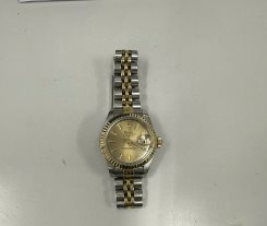 Sân bay Tân Sơn Nhất tìm người bỏ quên đồng hồ "logo Rolex", giày "có chữ Versace"