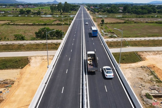 Hưởng lợi từ cao tốc Bắc Nam: Một doanh nghiệp bán xăng lãi tăng vọt, chia cổ tức kỷ lục, cổ phiếu từng tăng phi mã 3.500%