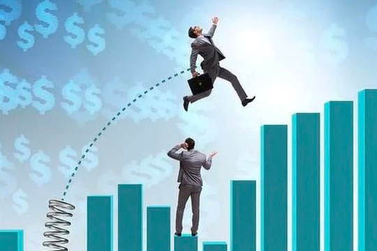 Cổ phiếu chứng khoán “thăng hoa”, VN-Index tiến sát mốc 1.350 điểm