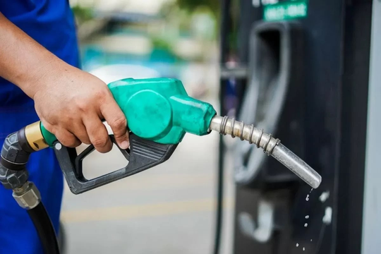 Giá xăng, dầu cùng tăng từ 15 giờ chiều nay
