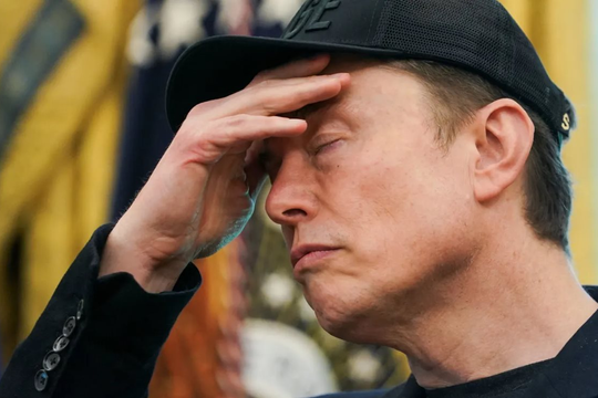 Elon Musk mất 34 tỷ USD trong một ngày, cổ phiếu Tesla giảm kỷ lục 14%, canh bạc thế kỷ bắt đầu trở thành thất bại ê chề nhất trong sự nghiệp