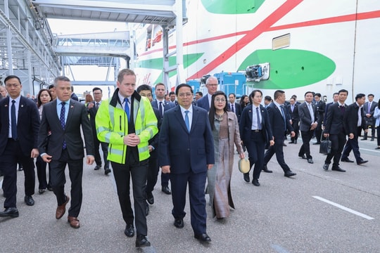 Thăm nước nhỏ nhất châu Âu, Thủ tướng muốn hợp tác xây dựng mô hình giúp hàng trăm tỷ USD "chảy về" VN 