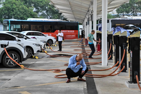 Kỳ hạn 8 năm đã đến, 20 triệu pin xe điện sắp hết hạn: Trung Quốc trả nổi "món nợ khổng lồ" này không?