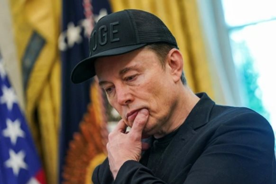 Từ người hùng thành kẻ ngáng đường: Elon Musk đang tự  tay đẩy Tesla xuống vực thẳm