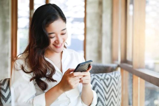 ‘Mẹ bỉm’ ngồi nhà bấm điện thoại, ngày cao điểm thu hơn 600 triệu đồng doanh thu: Đừng lãng phí đời mình để làm giàu cho người khác!