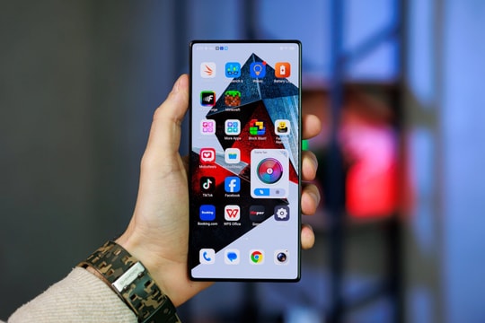 Cây bút công nghệ: "Đây là điện thoại giá rẻ hơn một nửa mà vẫn mạnh ngang S25 Ultra dành cho bạn"