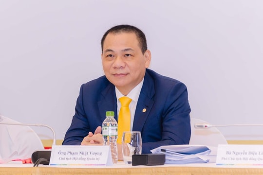 Ông Phạm Nhật Vượng rút 5.900 tỷ tiền túi trong vòng 1 tuần trả tiền sạc miễn phí cho khách hàng mua xe