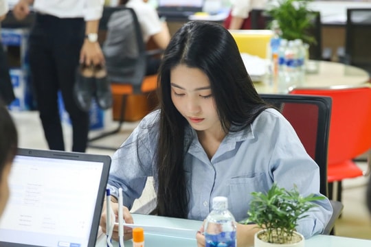 Sinh viên mới ra trường than thở "lương 18 triệu không đủ sống"
