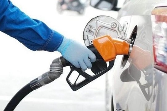 Giá xăng lên sát 20.000 đồng/lít từ 15 giờ chiều nay
