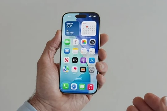 Dùng giao diện Liquid Glass "nhảm nhí, khó nhìn" trên iPhone, Apple đang cố che lấp một sự thật xấu hổ?